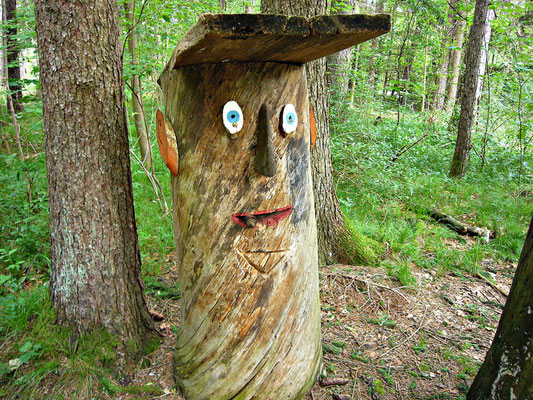 Holzschnitzerei in Königsbrunn