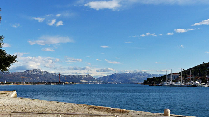 Blick von Trogir auf Split