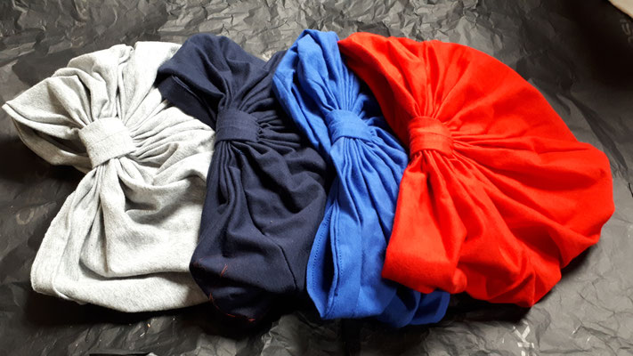 In several colours, see photos - 80% cotton and 20% elasthan...keeps the shape better. €33