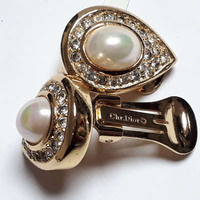 SOLD Christian Dior clip earrings,  goldtne with mabe pearl and clear rhinestones, signed. €130 