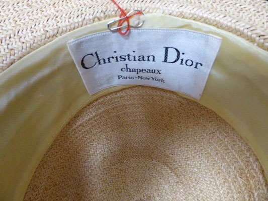 CHRISTIAN DIOR - Florentiner hat, beautiful braided straw, wide brim, covered with silk sweetpeas....Beautiful condition, see photos. €890