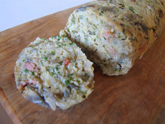 Paleo Knödel (lowcarb und glutenfrei) in Scheiben geschnitten