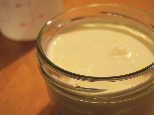 Vorbereitete Crème Fraîche - in 12 Stunden ist die fertig