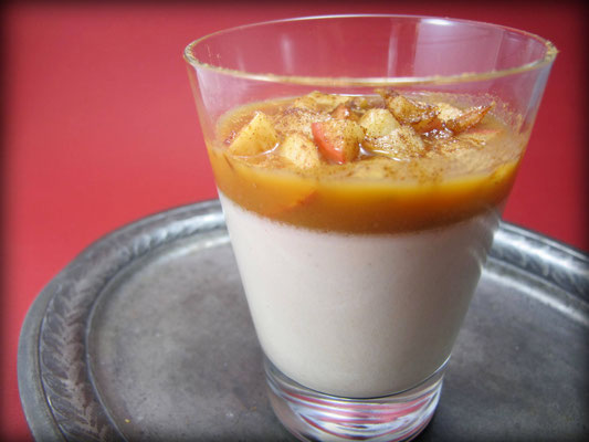 fertige bratapfel panna cotta (paleo und lowcarb)