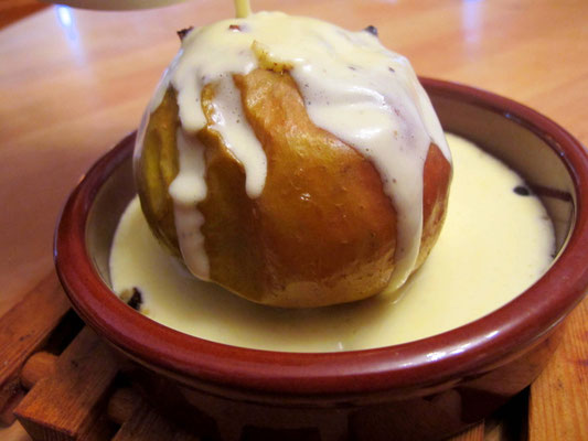 Paleo Bratapfel mit Vanillesauce