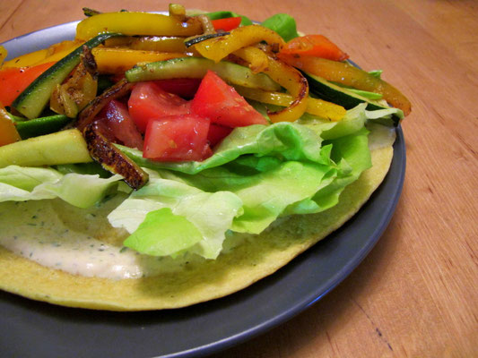 Vollgepackter Wrap mit Grillgemüse (Paleo)