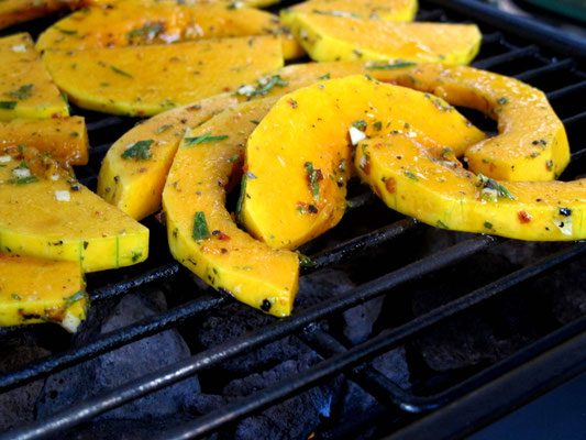 Butternut-Kürbis auf dem Grill