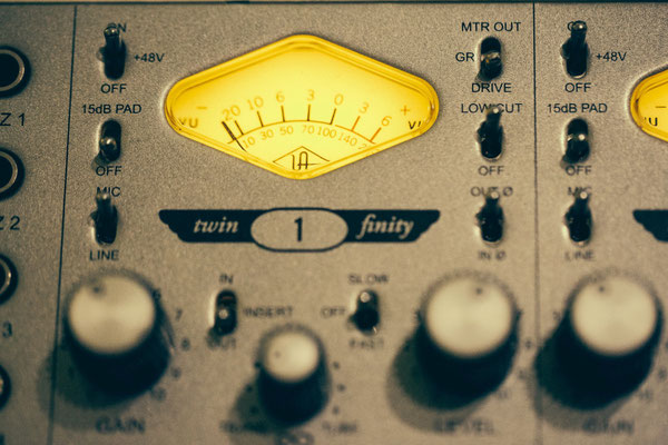 Universal Audio D-710