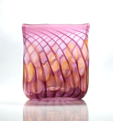 Vase, oval. fuchsia
