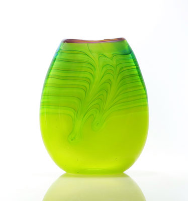 Vase, limonengrün, Kammzugtechnik, Höhe ca. 15,5 cm
