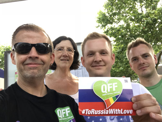 17:00 Uhr, Bahnhof Siegburg/Bonn: Kurz vor dem Eintreffen des Zuges ein letztes Gruppenselfie