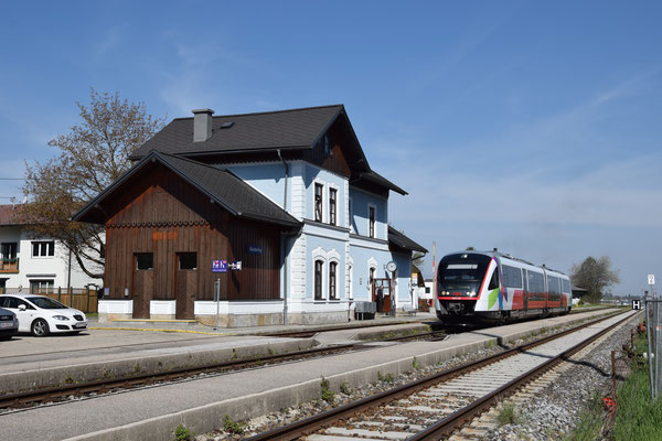 29.04.2022, REX 5862, Munderfing (OÖ): Kurz vor der Elektrifizierung schoss ich im Frühling 2022 schnell noch einige Bilder der alten Mattigtalbahn.