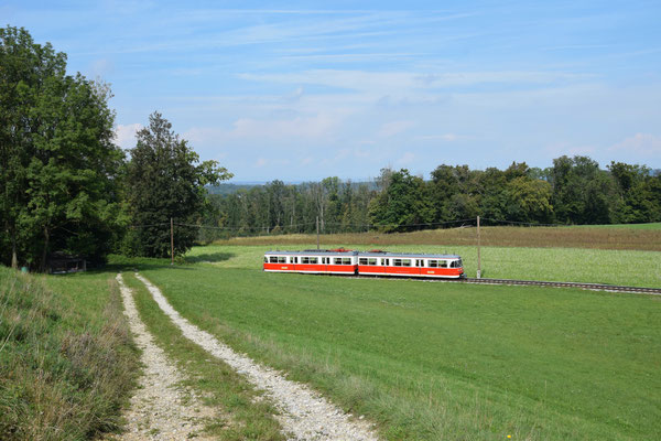 06.09.2022, R 8226, Bad Wimsbach-Neydharting (OÖ): Die alten "Kölner" Triebwagen der Lokalbahn Lambach - Vorchdorf-Eggenberg sind mittlerweile nur mehr selten auf der Strecke zu sehen.