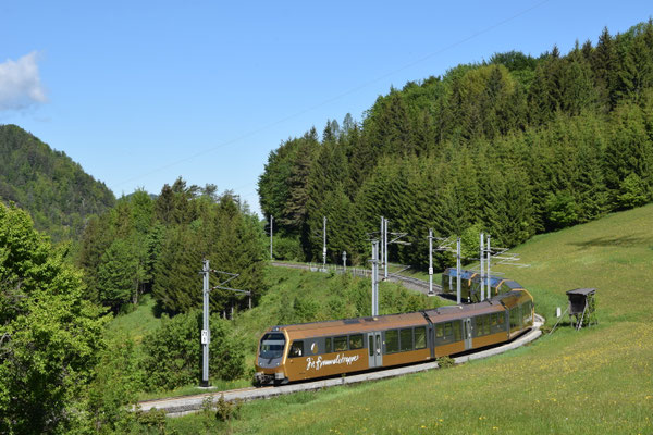 REX 6801 St. Pölten–Mariazell verkehrt planmäßig mit Panoramawagen. Annaberg-Reith, 18.05.2024.