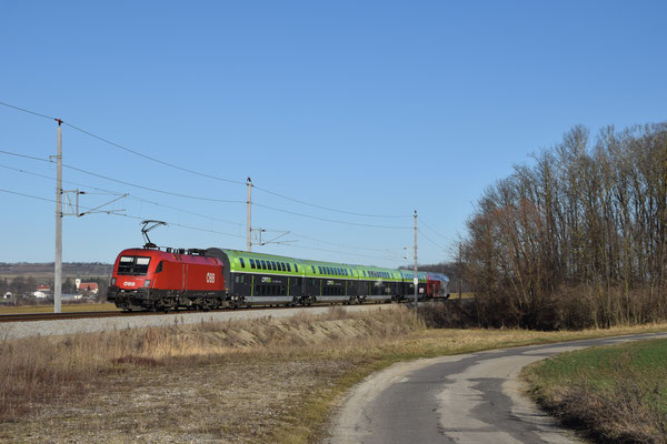 14.01.2022, REX 2218, Dietersdorf bei Hollabrunn (NÖ): Der City Airport Train entfiel pandemiebedingt von März 2020 bis März 2022, die Waggons wurden in dieser Zeit auf REX-Verbindungen eingesetzt.
