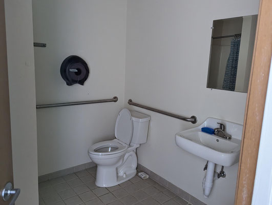 2 restrooms, complete with showers