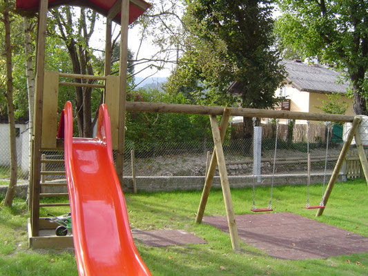 Schaukel mit GFK-Rutsche