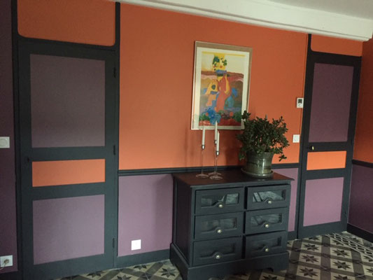 Salon orange et violet.