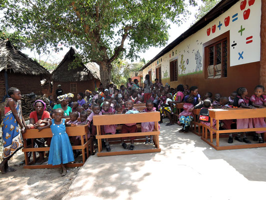 Schuleröffnungsfeier *Moyo Wangu Junior Academy*