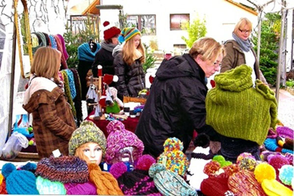 Weihnachtsmarkt mit Pudelmützen für Msumarini/Kenya