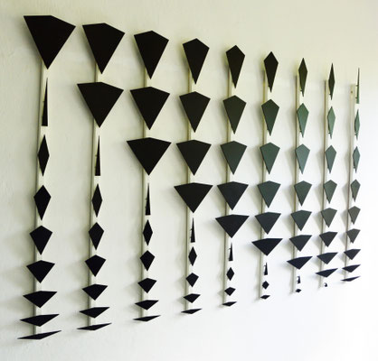 Wandinstallation "Divisionen", 2025, Acrylglas schwarz 3mm, 120 x 180 x 3 cm