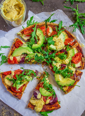 Simple Veggie Pizza with a Crispy Oat Crust! - simply & healthy recipes