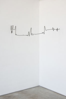 Beate Gärtner | Raum-Herzschlag | 2014 | steel | 25x100x55cm | Foto@Matthias Weber