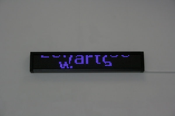 Beate Gärtner | warte | LED Panel | Laufschrift Loop | 24x174x9cm 