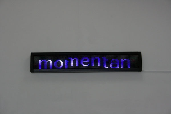 Beate Gärtner | warte | 2016 | led panel | moving message | 24x174x9 cm 