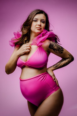 Glam, Masterclass, Maternity, Schwangerschaft, Fotoshooting, Babybauch, zeitlos, Gummersbach, NRW, Oberbergischer Kreis