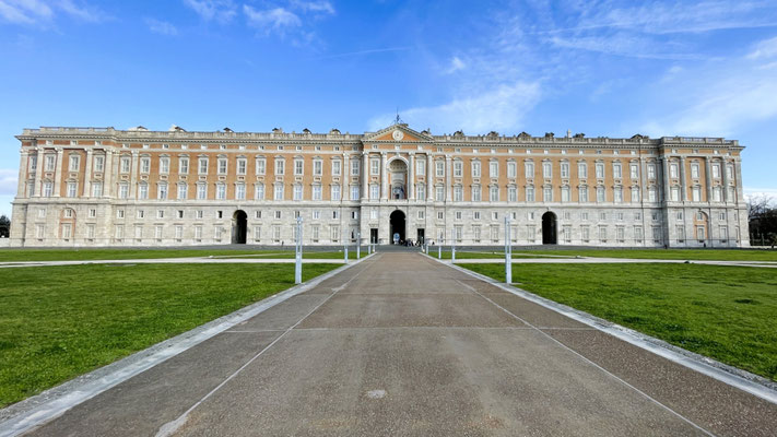 Reggia Caserta von vorne