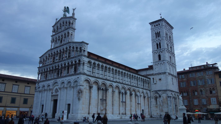 der Dom "San Michele in Foro"