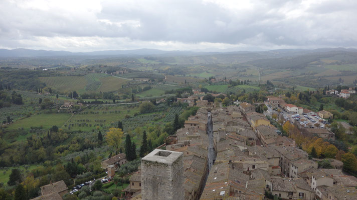 Blick vom Torre Grande über den langgestreckten Ort