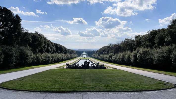 Reggia Caserta von der Gartenseite