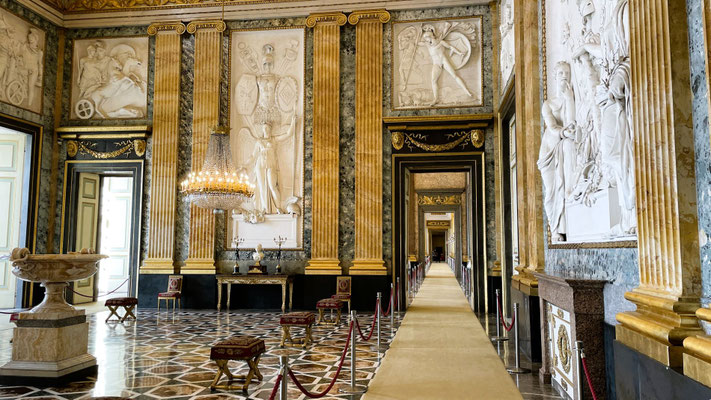 prächtige Räume im Innern des Palastes