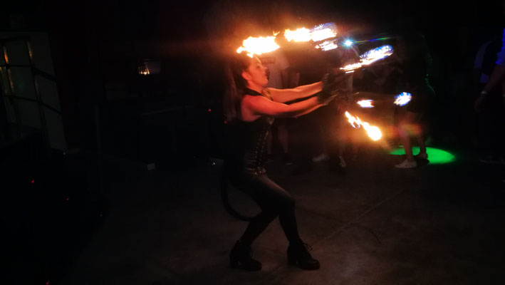 Circo, espectáculo de circo pequeño formato, eventos, fiestas, colegios, acrobacia, malabares., zancos, zancudos, el gigante de tus eventos, circo en altura