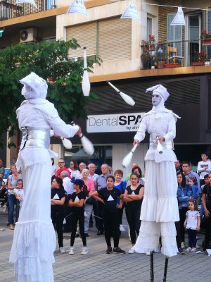 Circo, espectáculo de circo pequeño formato, eventos, fiestas, colegios, acrobacia, malabares., zancos, zancudos, el gigante de tus eventos, circo en altura