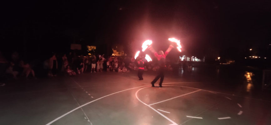 Circo, espectáculo de circo pequeño formato, eventos, fiestas, colegios, acrobacia, malabares., zancos, zancudos, el gigante de tus eventos, circo en altura