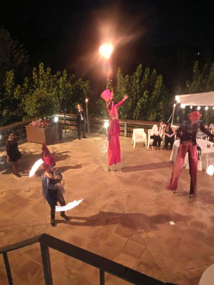 Circo, espectáculo de circo pequeño formato, eventos, fiestas, colegios, acrobacia, malabares., zancos, zancudos, el gigante de tus eventos, circo en altura
