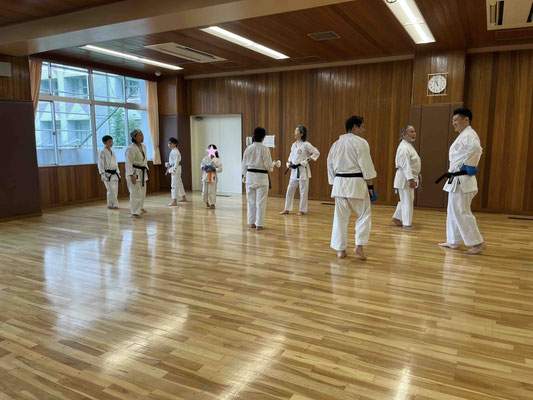 稽古でリフレッシュ。健進会では笑顔がいっぱい