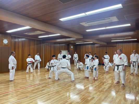 船山師範がみなさんにお手本を示してます