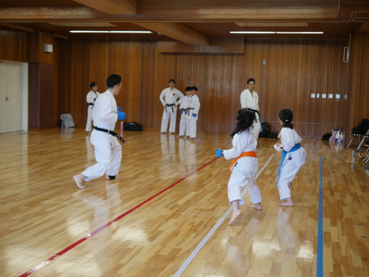 健進会では子どもや初心者には寄り添って指導