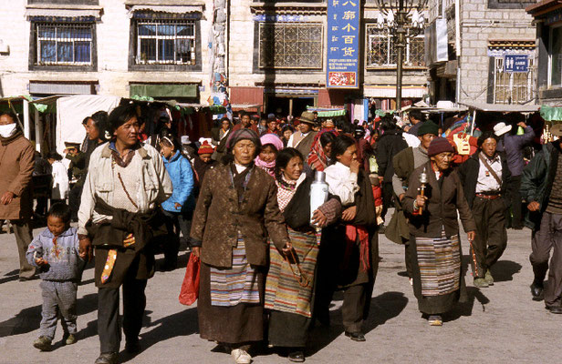 Unterwegs-Kloester-LHASA-Tibet-Tour-F609