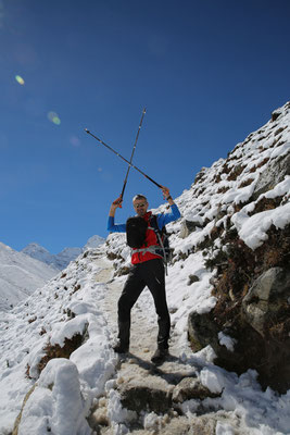 Nepal-Everest-Abenteurer-bei-Pass-Solo-Khumbu-Rueckweg-D783