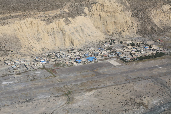 Anflug-Jomosom-Mustang-Tour-Nepal-E498