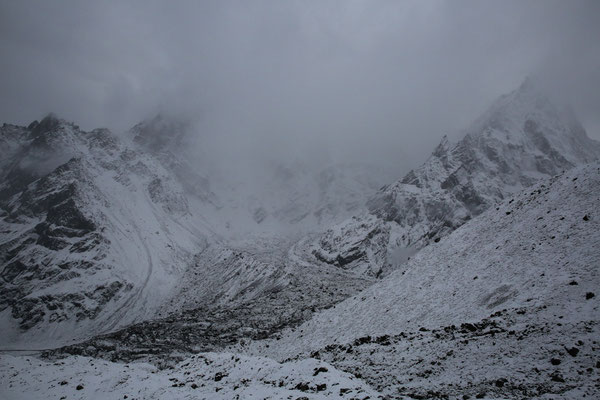 Juergen-Sedlmayr-Everest-Schnee-kalt-Gruppe-D704