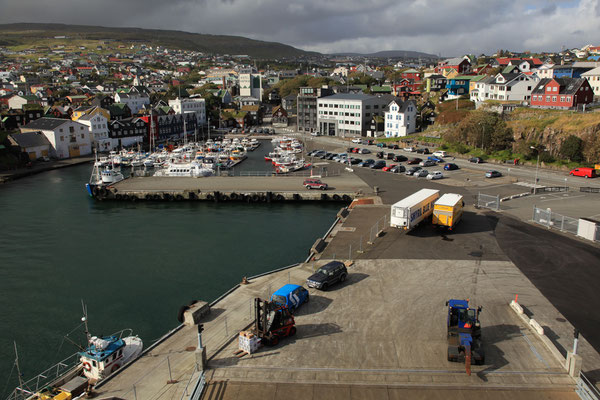 Zwischenhalt-Torshavn-Färöer-ISLAND-3-3-Tour-G933