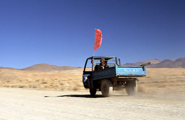 LKW-Tibet-Tour-Unterwegs-Jeep-F357