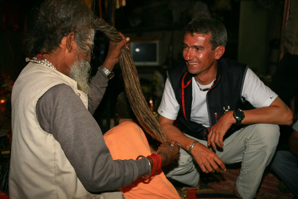 Juergen-und-Naga-Baba-Anand-Giri-Mustang-Tour-Nepal-E475