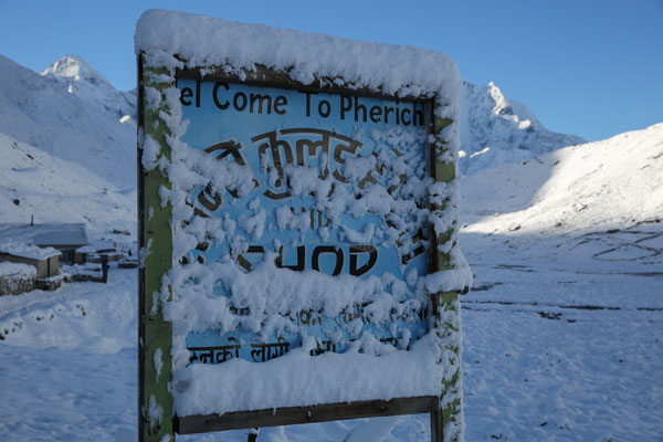 Nepal-Everest-Schnee-eingeschneit-Abbruch-D728